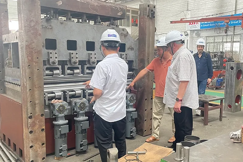 Delegação da NIKEL Stainless da Turquia visita a XIONGJIN MACHINERY